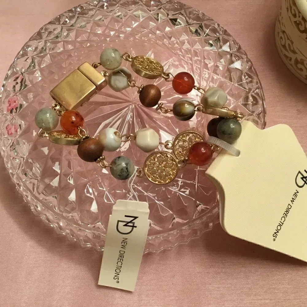 NWT New Directions Brand Goldtone Charm and Bead Bracelet